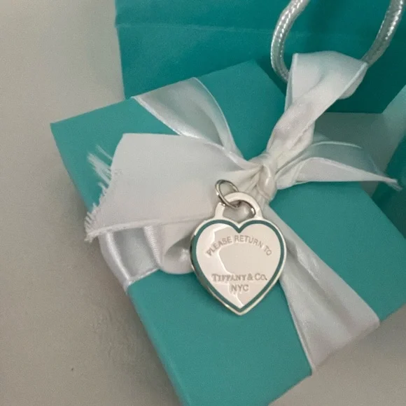 Tiffany & Co large blue outline pendant - Picture 2 of 4